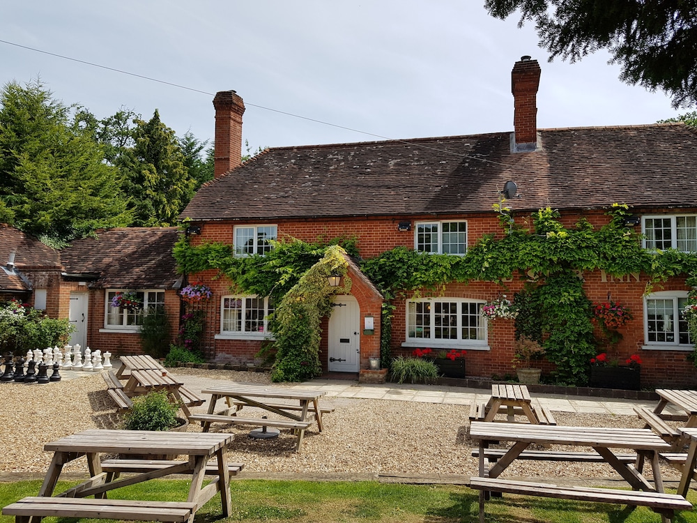 Romsey Vacations - The Star Inn - Property Image 1
