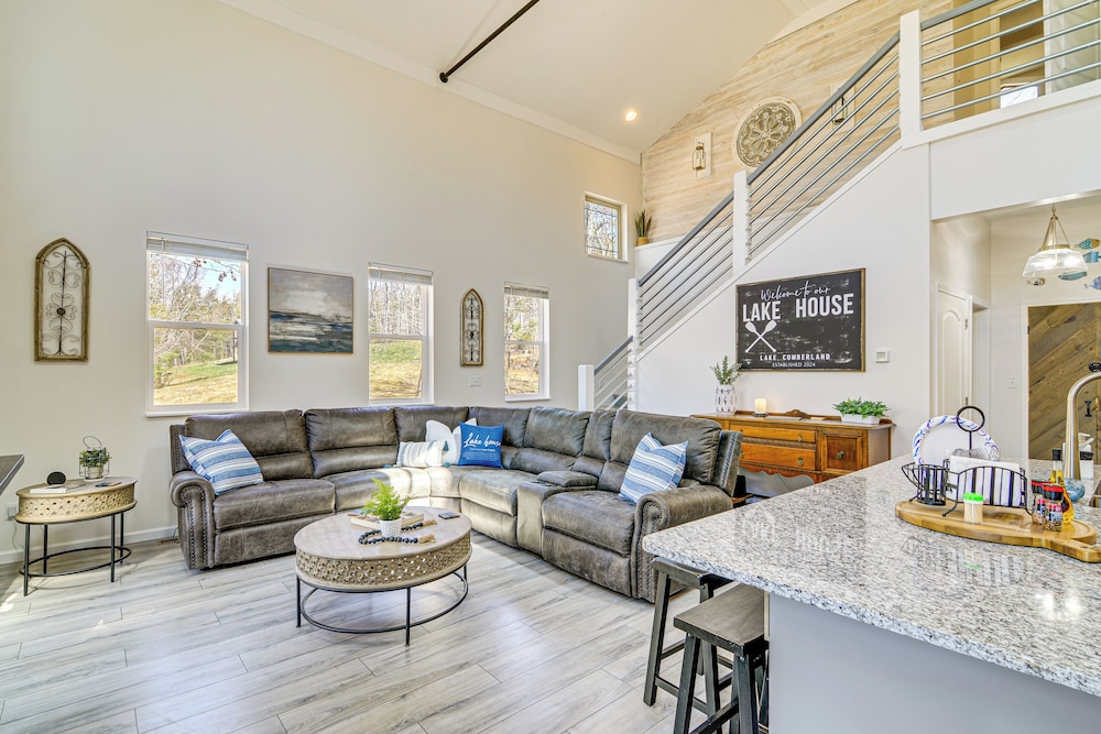 Cumberland Lake Retreat: Furnished Deck & Grill!
