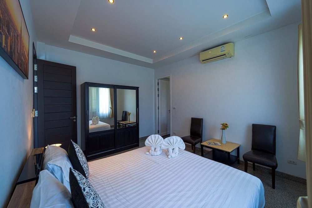Luxury 4 Bedroom Pool Villa - PV8 view 4