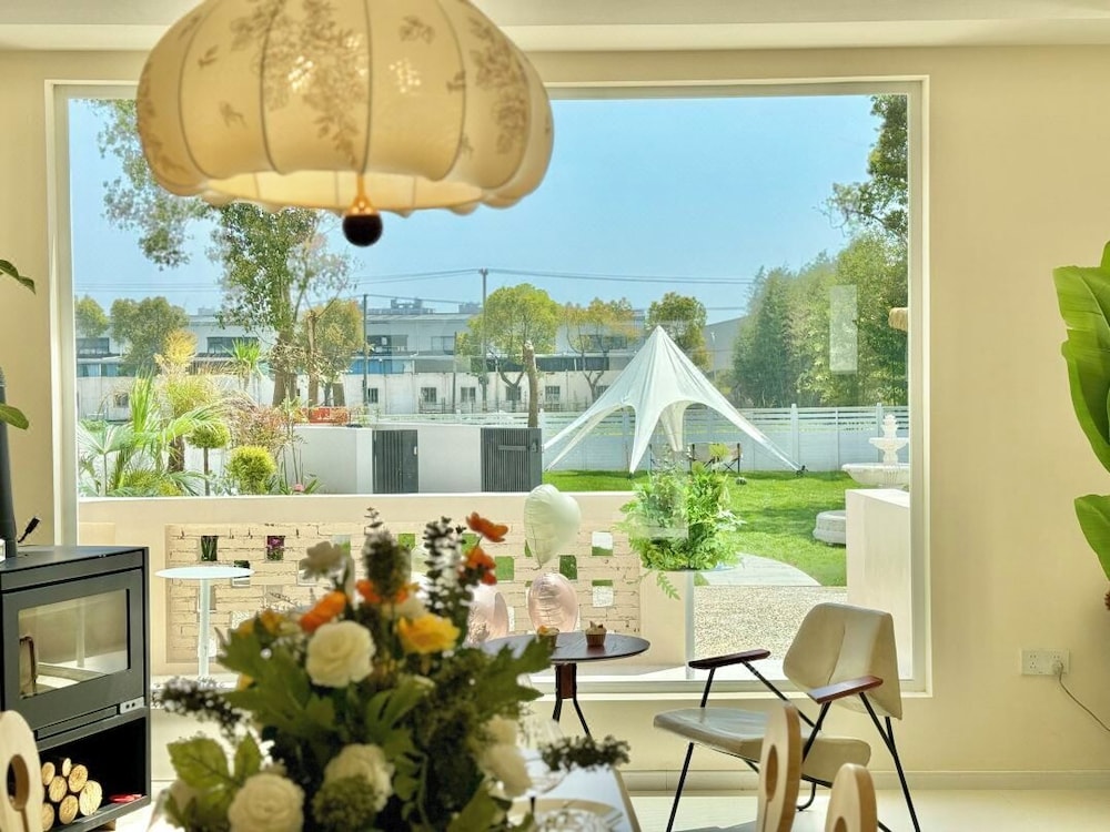 QIMeow Garden Hotel