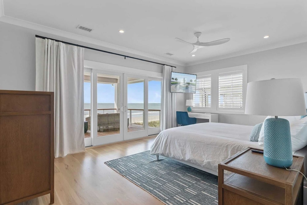 712 Ocean Blvd by Avantstay New Construction w/ Pool, Game Zone, Private Beach Access, and Oceanfront Views