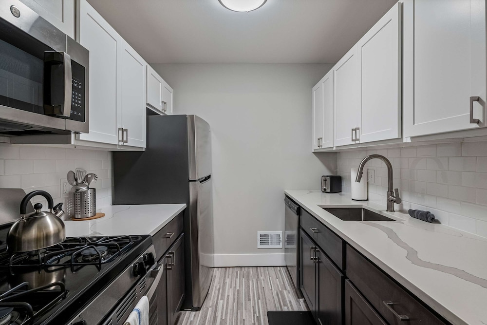 Spacious 2BR 1BA Haven - Perfect for Families