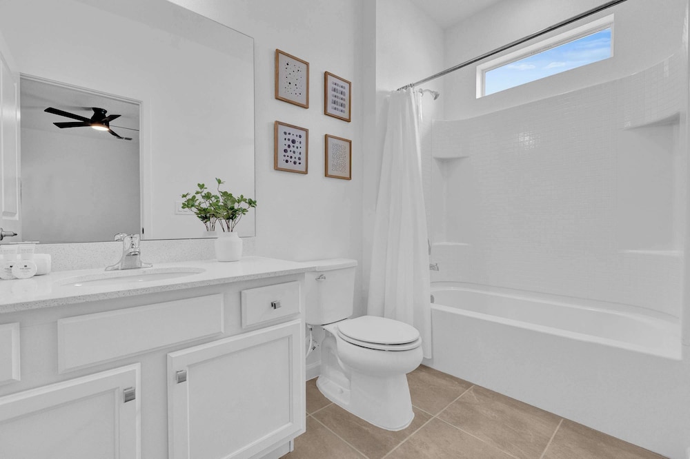 Upstay Epic 15br Mansion for Big Groups Near Parks