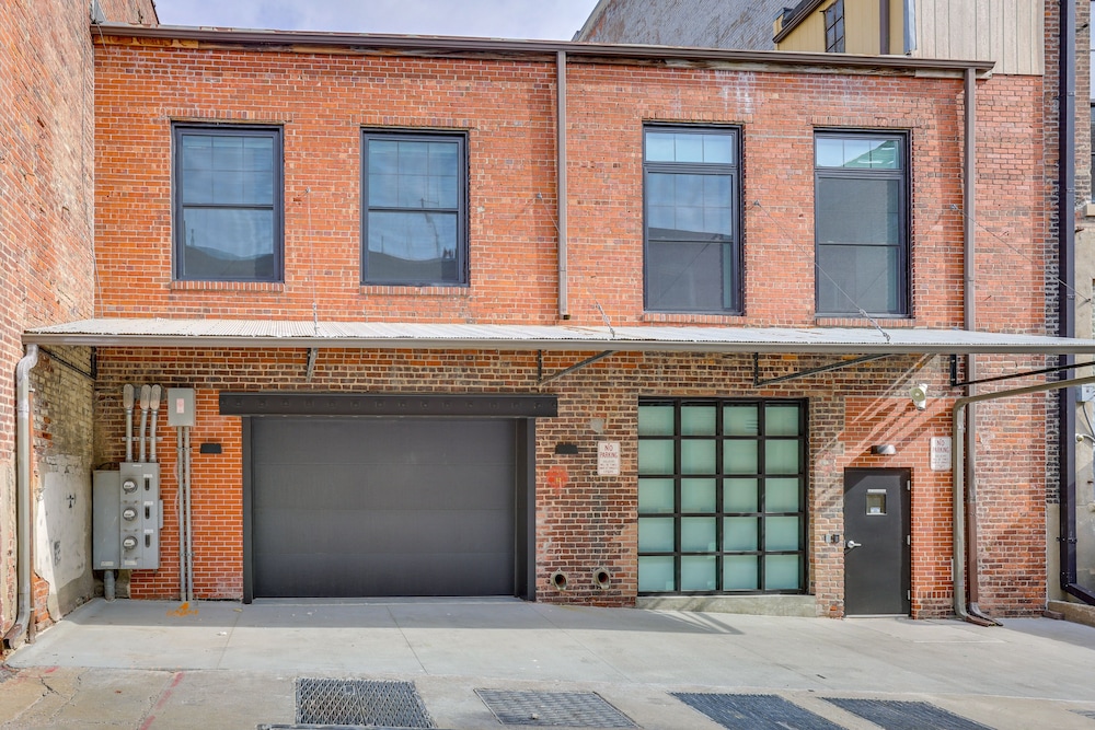 Downtown Omaha Getaway w/ Deck & Gas Grill! view 5