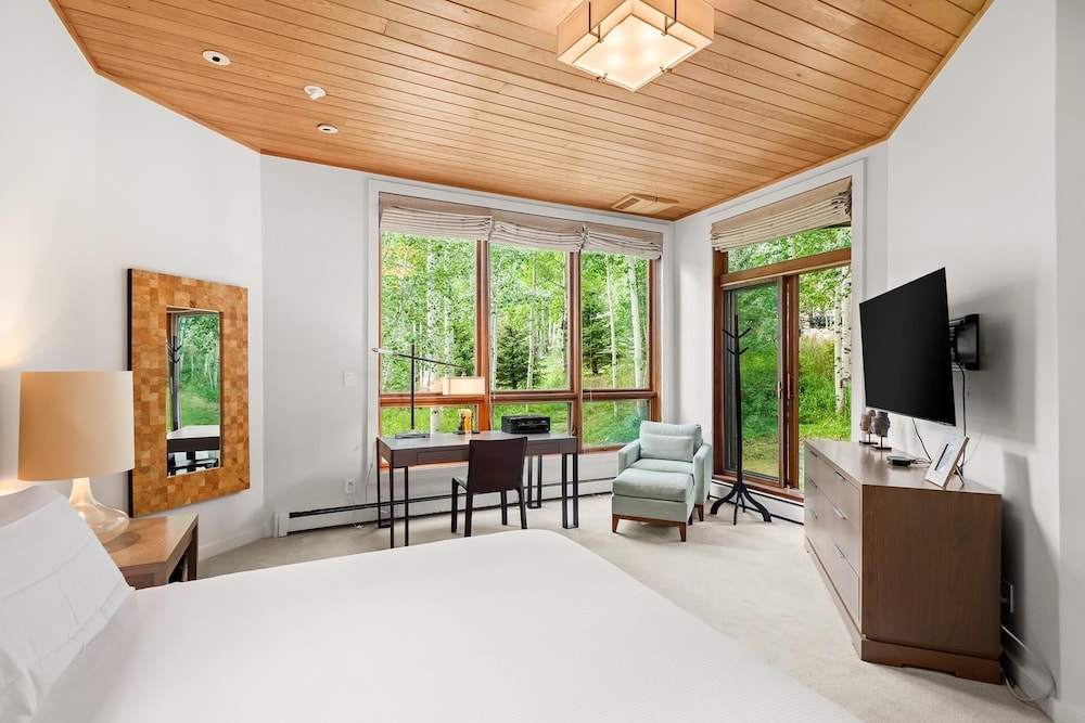 Newly Remodeled Ski-In/Out Snowmass View Townhome by The Woodrun V Townhouses by RedAwning