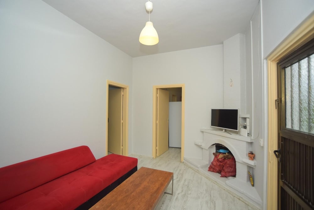 Cozy Home w Fireplace 10 min to Sea in Kyrenia