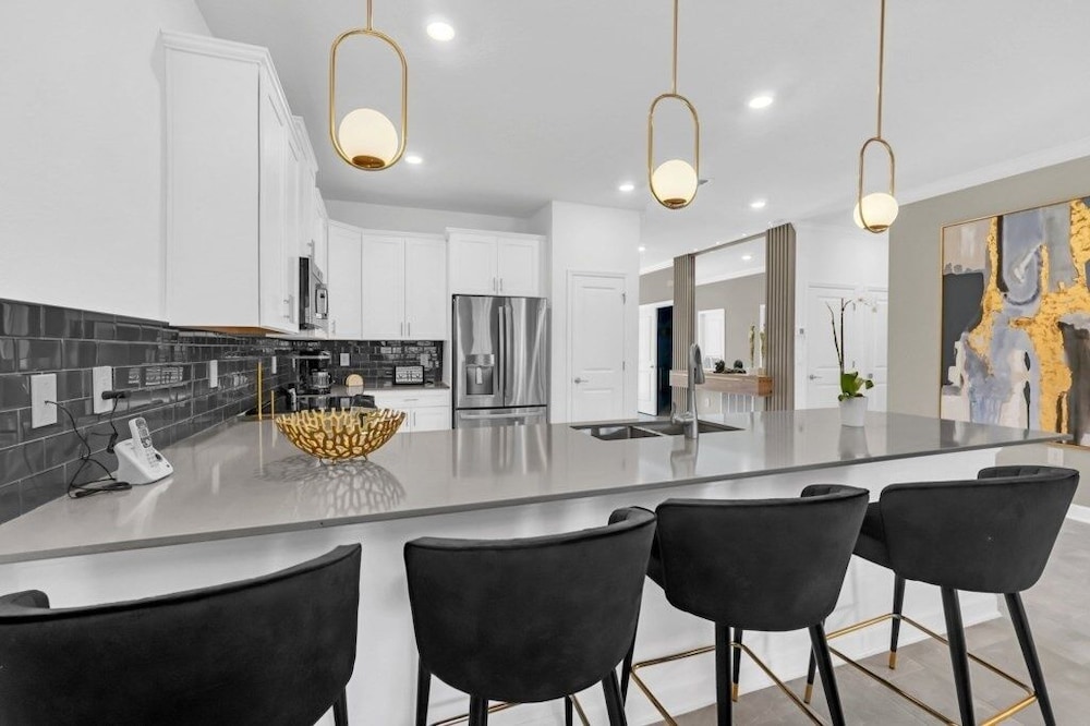 2940 Penel 9 Bedroom Home