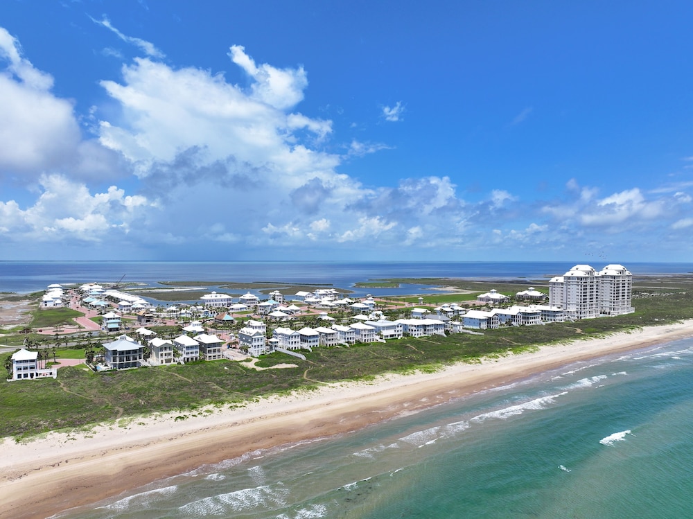 Nomad House At The Shores 3 Bedroom Home