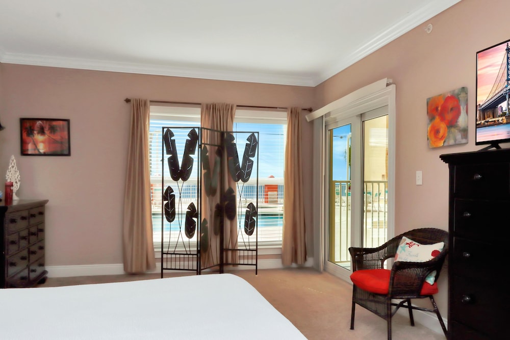 Paradise Shores 105
