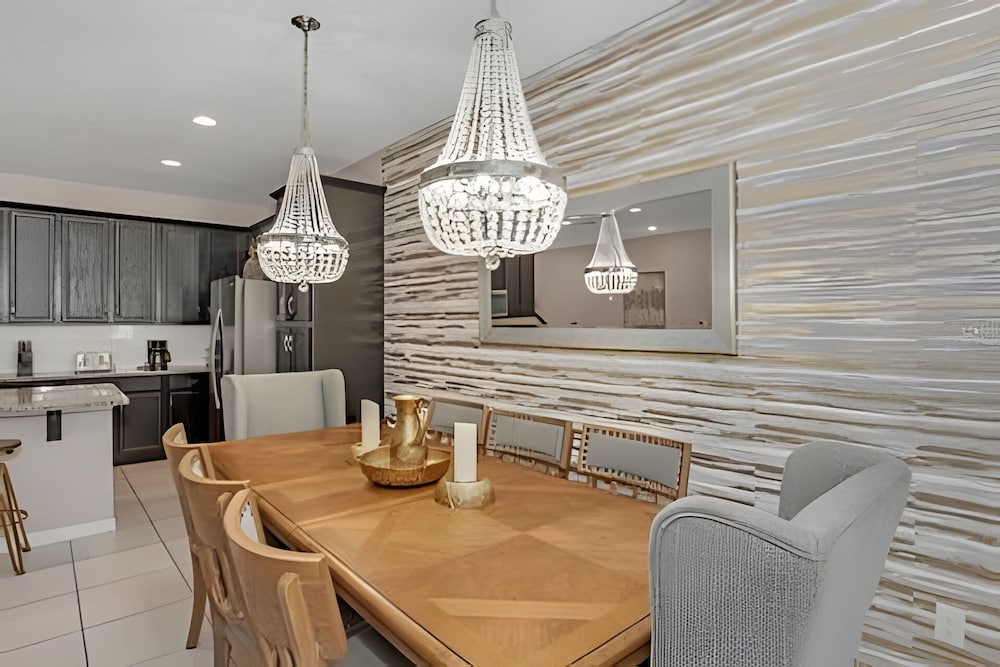 Luxury 5-bed Home With Private Splash Pool