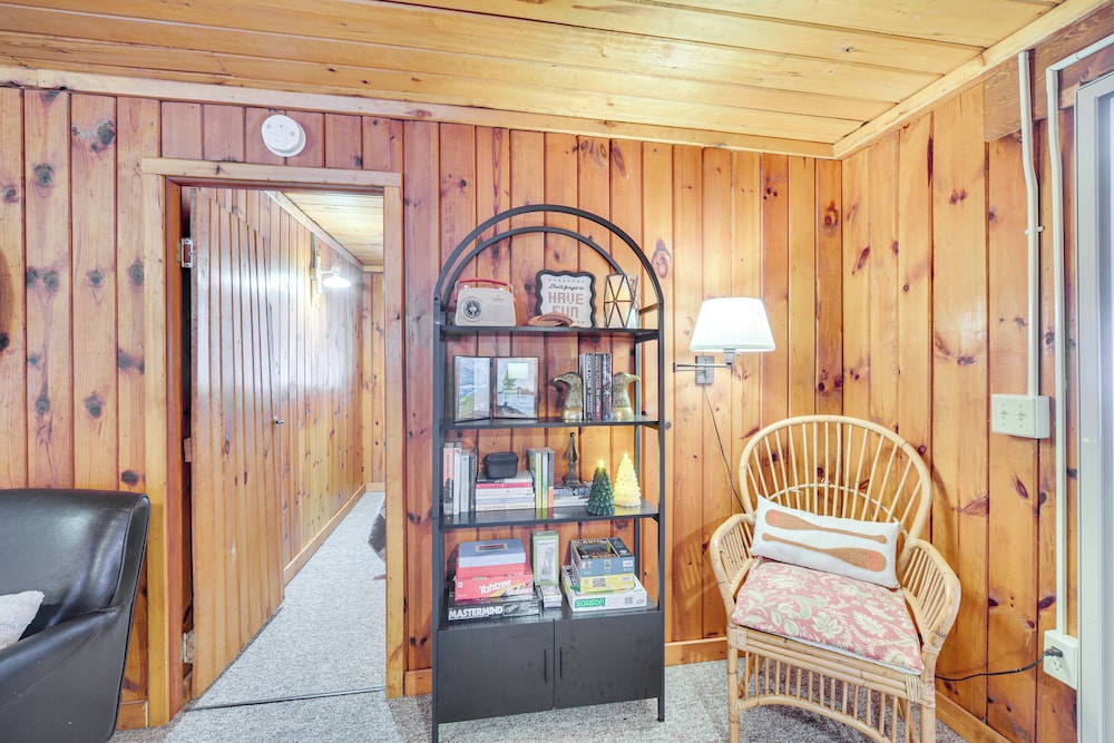 Charming Cabin on Grindstone Lake