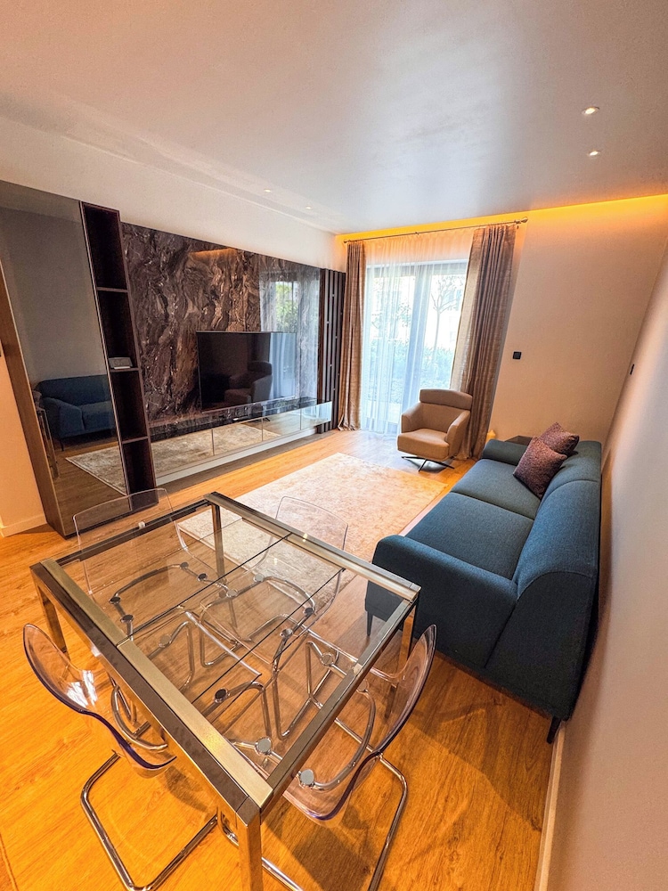 Qumi Porto Suites