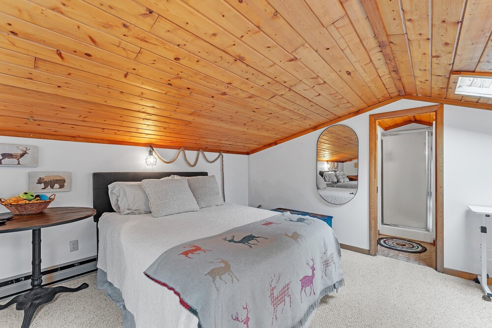 Modern Mountain Retreat Near Dolly Sods & Skiing 3 Bedroom Home