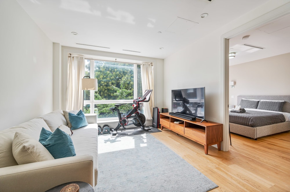 Withers by Rove Travel 1BR Williamsburg Apt
