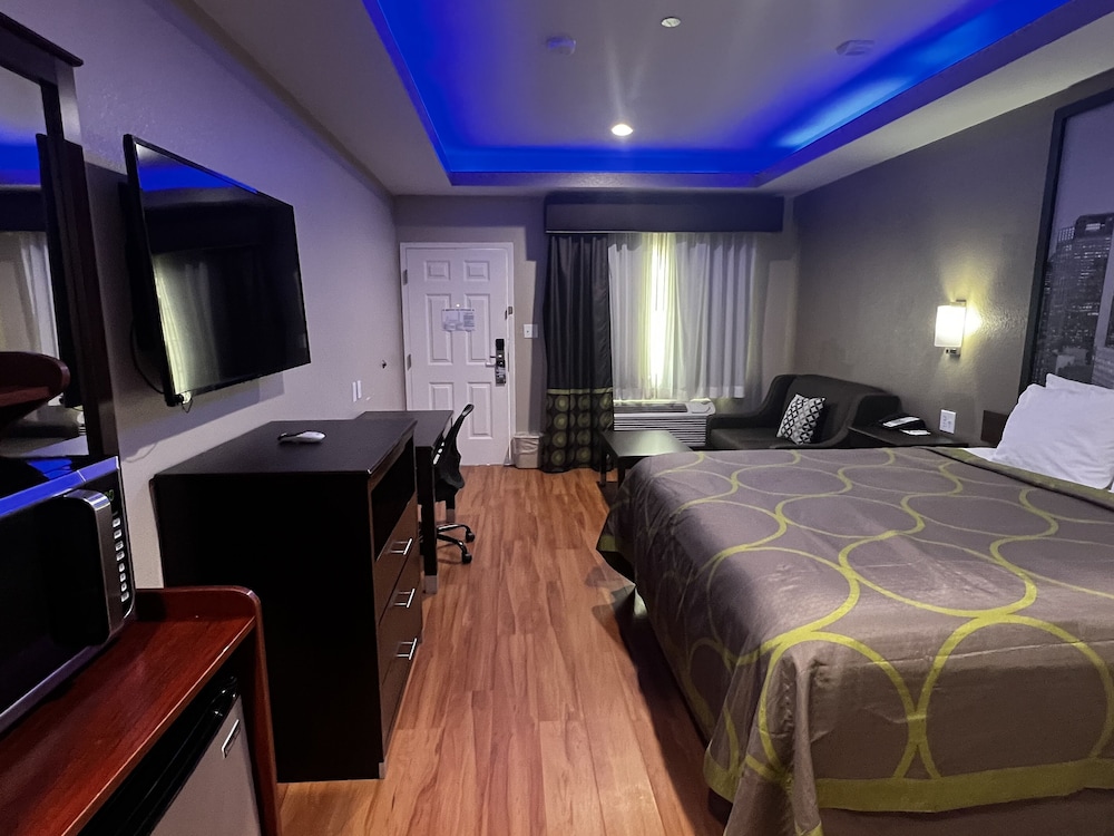 Super 8 by Wyndham Houston Northwest Cypress