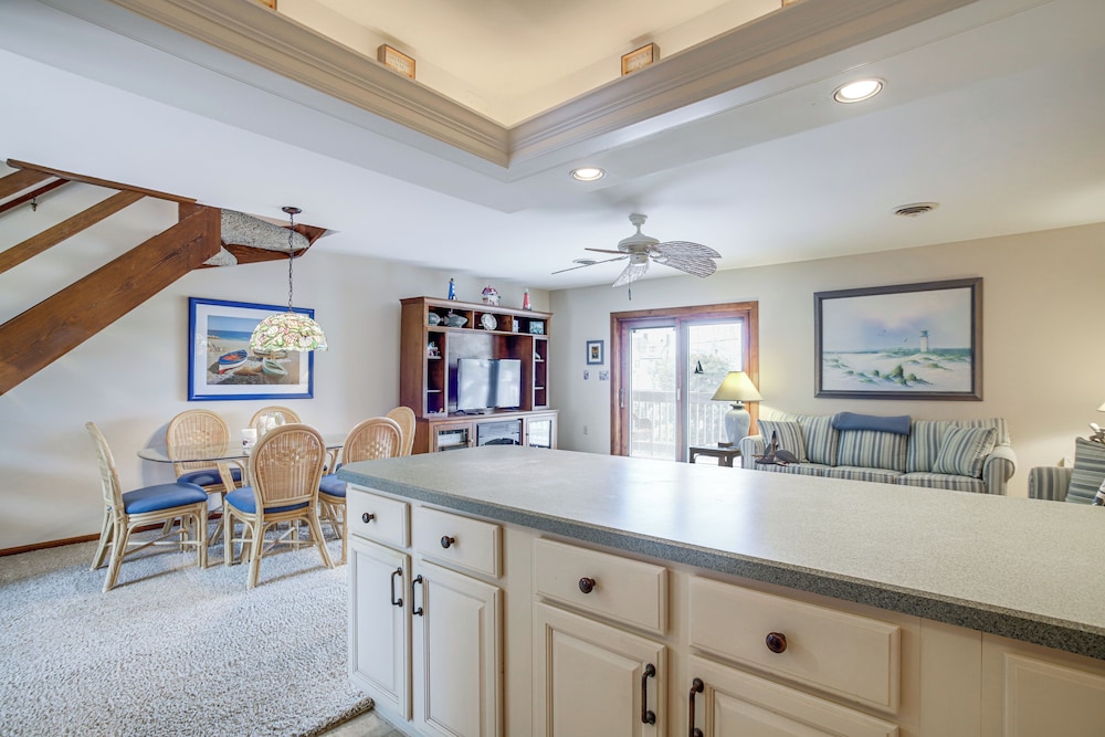 Ocean City Getaway w/ Balcony, Steps to Boardwalk!