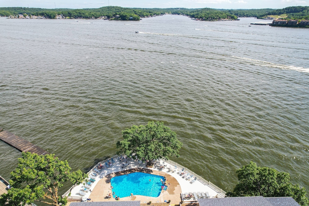 Spacious Family Friendly 3 Bed/3 Bath w/ Amazing Views, Lakeside Pool, & Boat Slip