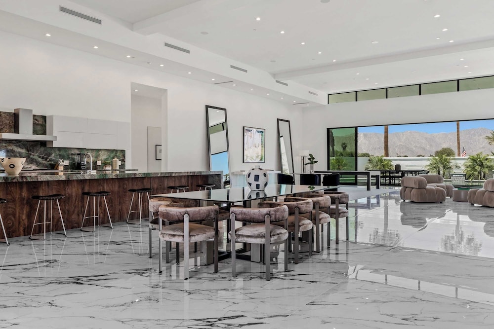 Sleeps 31 2 Luxury Villas w/ Pool + Spa, Putting Green Bravo by Avantstay