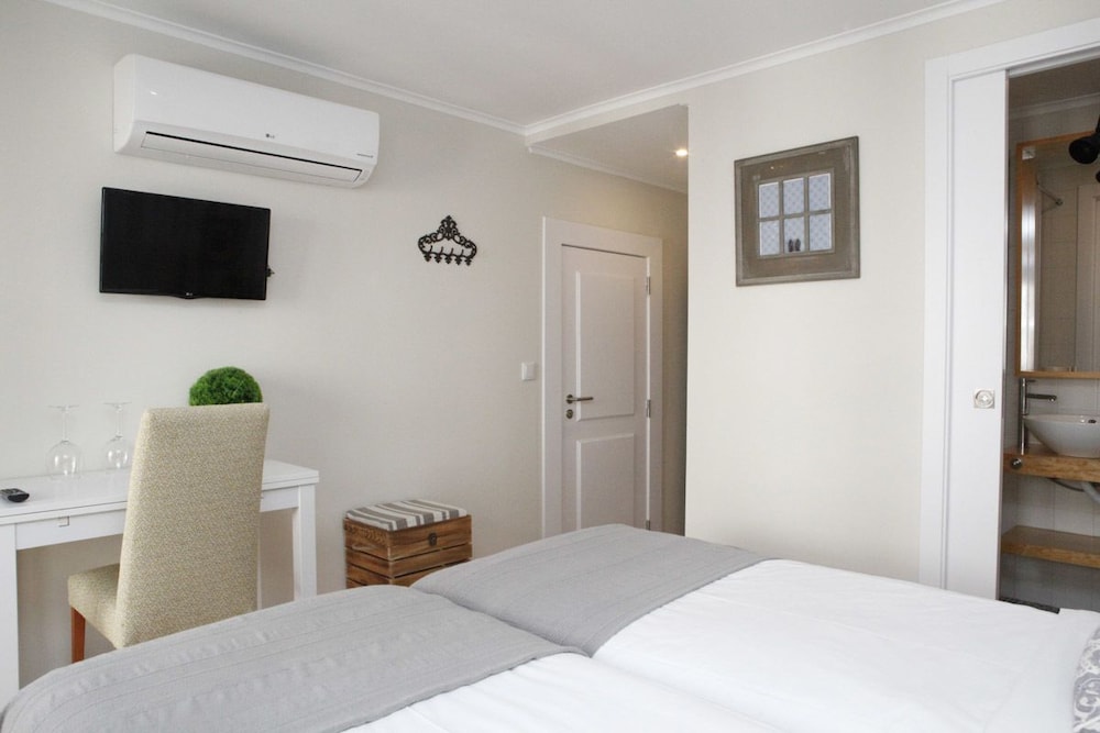 Flores Guest House