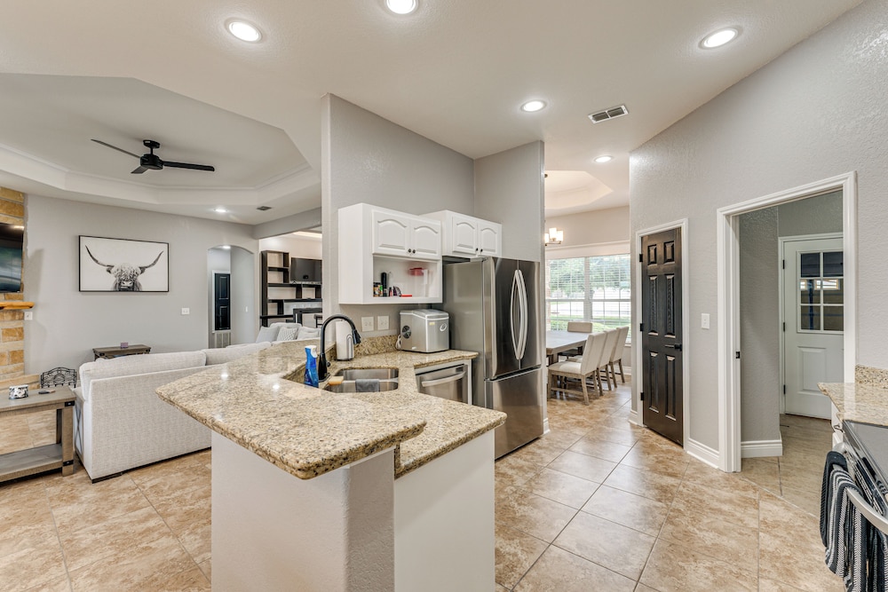 1 Mi From Lake: Pet-friendly Del Rio Gem
