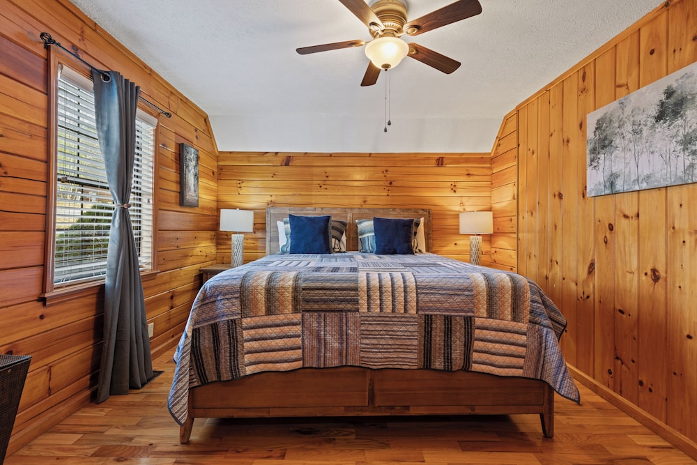 Bear Hideaway Cozy 3BR Cabin
