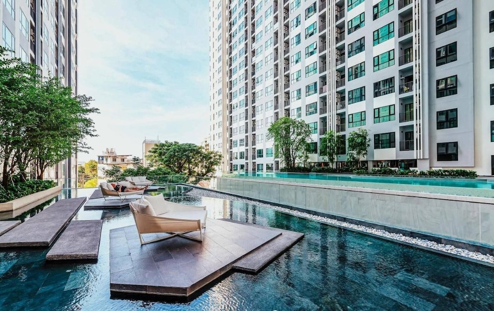 2 Bed Room Great Location & Pool