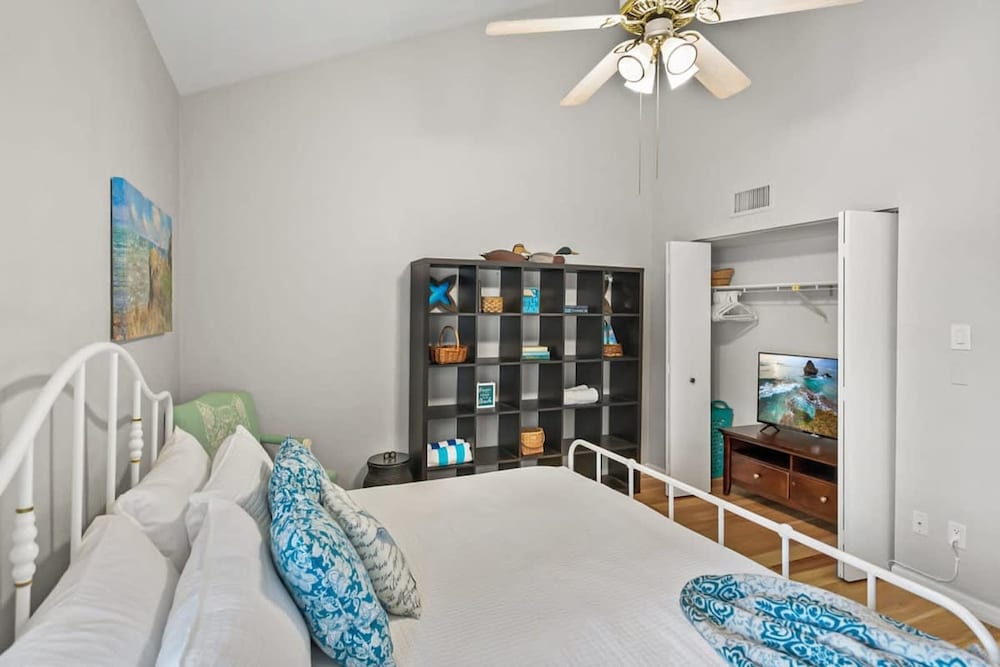 Walk to Beach Fire Pit Screened Patio Smart TVs