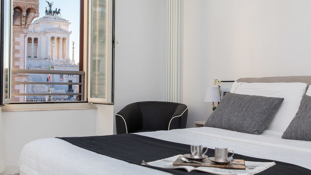 Rental In Rome Piazza Venezia View Luxury Apartment B