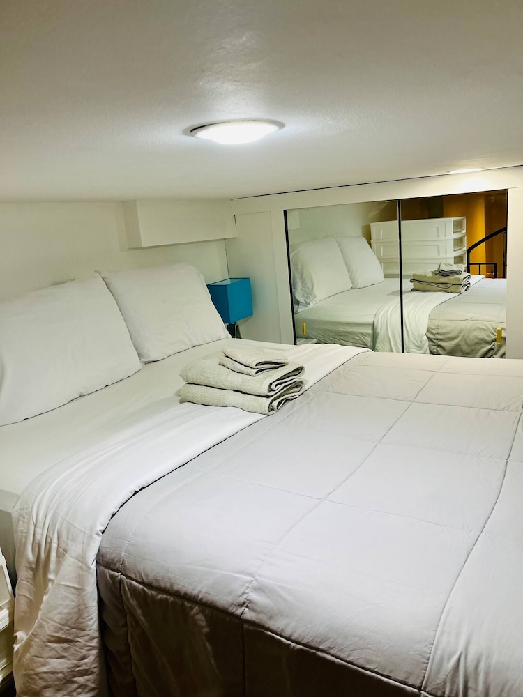 Charming Studio Half Block To Central Park Uws