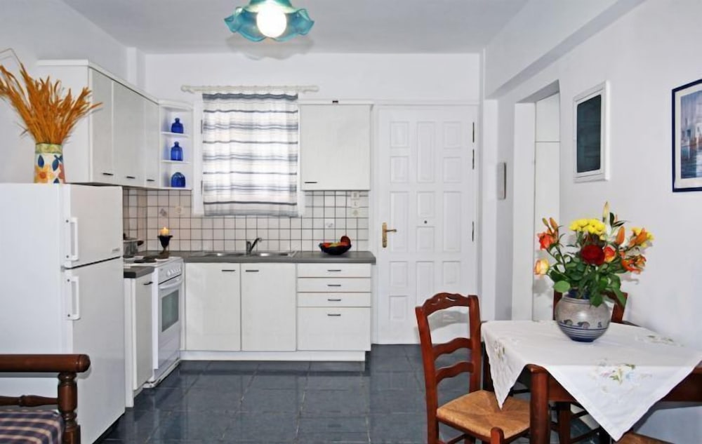 Erato Apartments