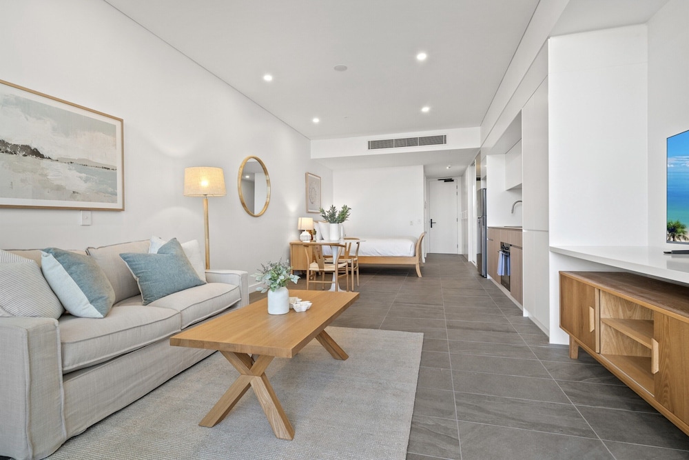 Chic Ground-floor Studio Near Local Cafes