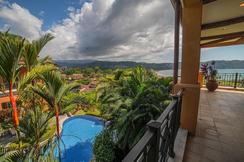 CR Luxury Terrazas 4B 3 Bdrm