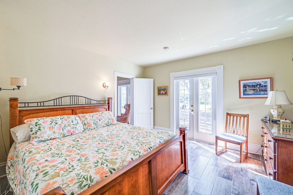 1 Block to Beach - Home w/ Pool in Old Naples!