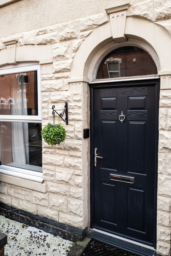 Lowell Street - Cosy 2 BD in Worcester