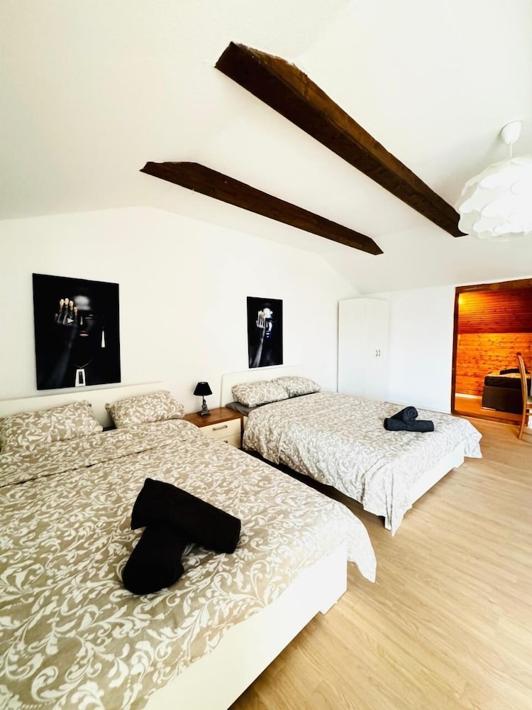 Cozy 7BR Villa Near Blumengarten