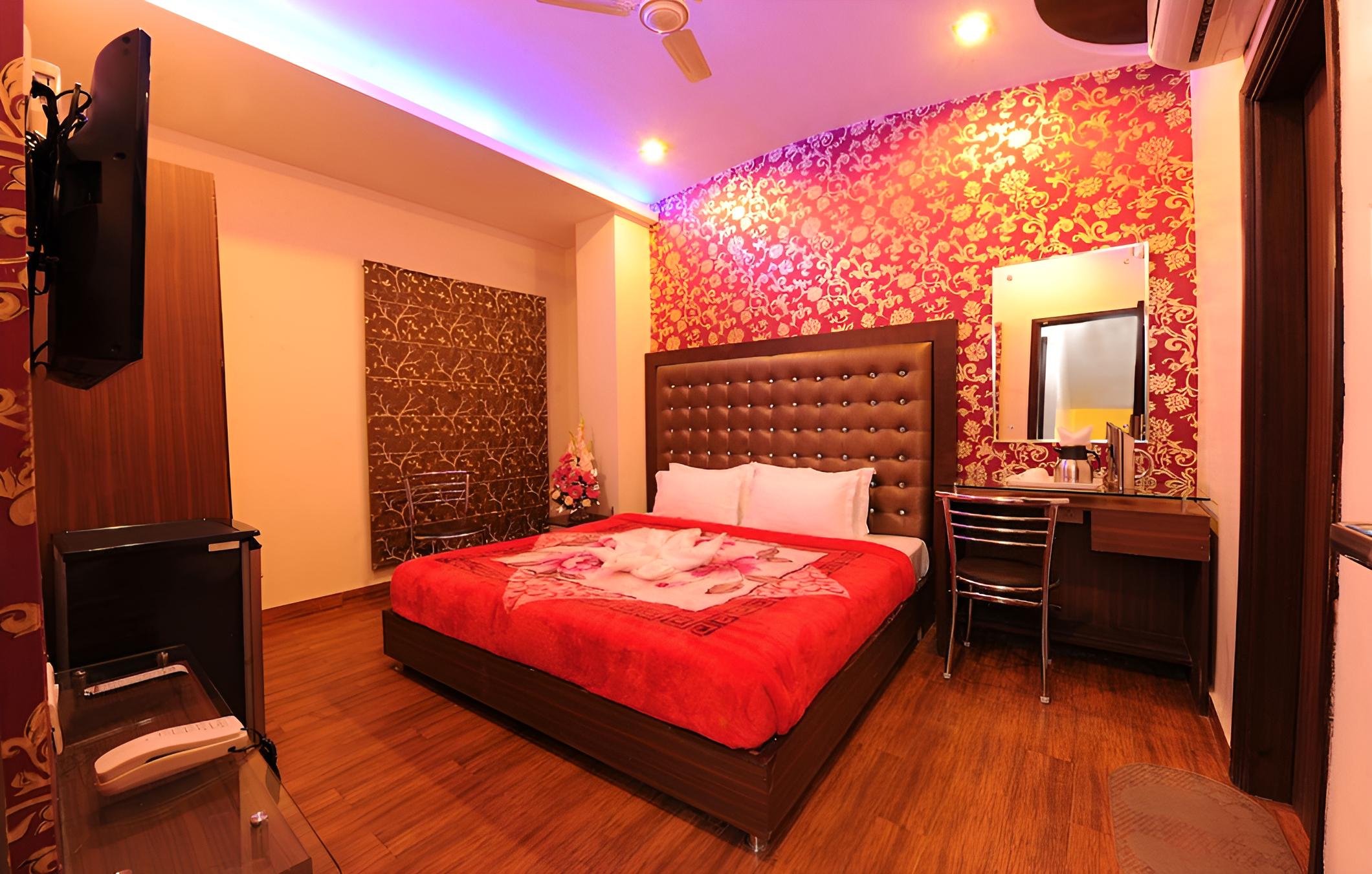 Hotel Pearl Inn & Suites