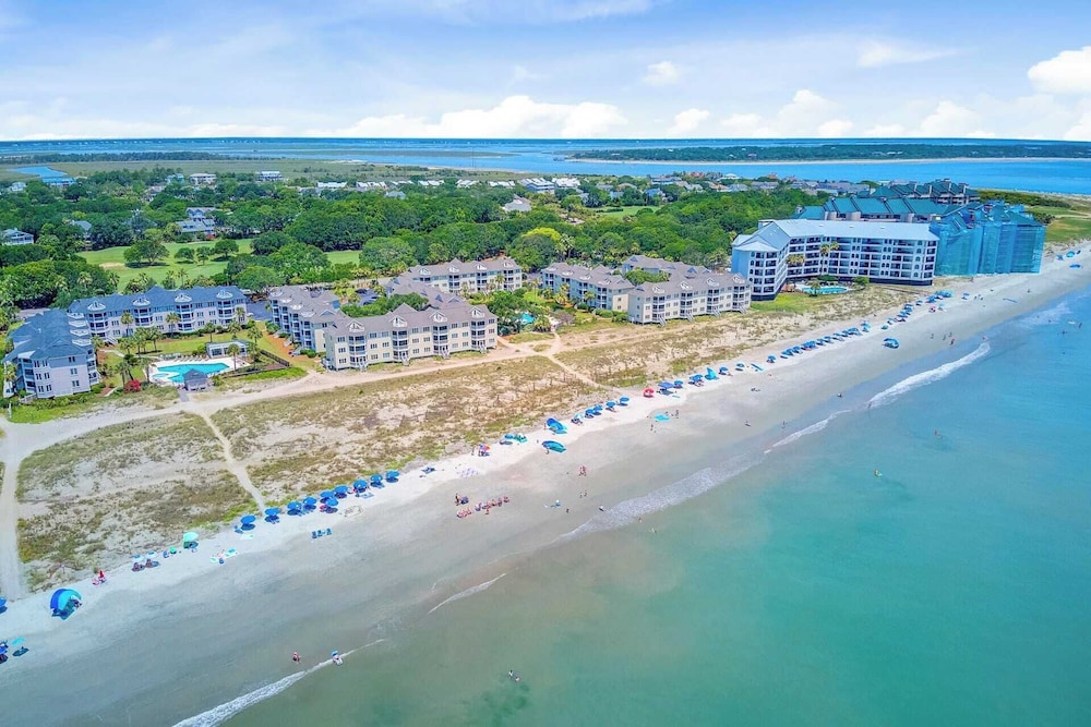 Oceanview Condo + Pool, Balcony & Beach Access 304 D Port O Call by Avantstay