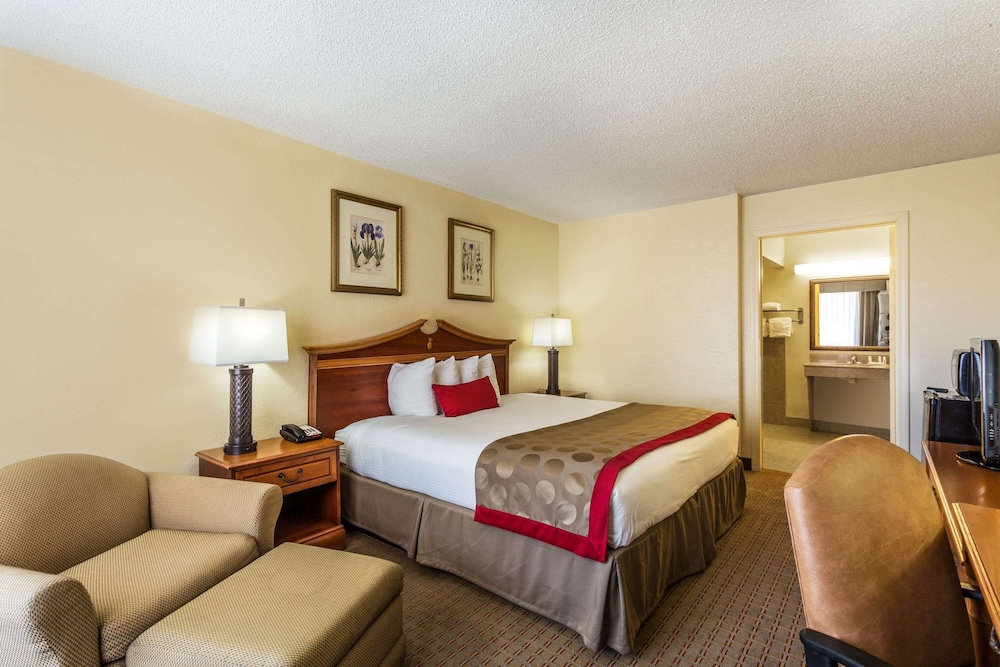 Houma Vacations - Ramada by Wyndham Houma - Property Image 2