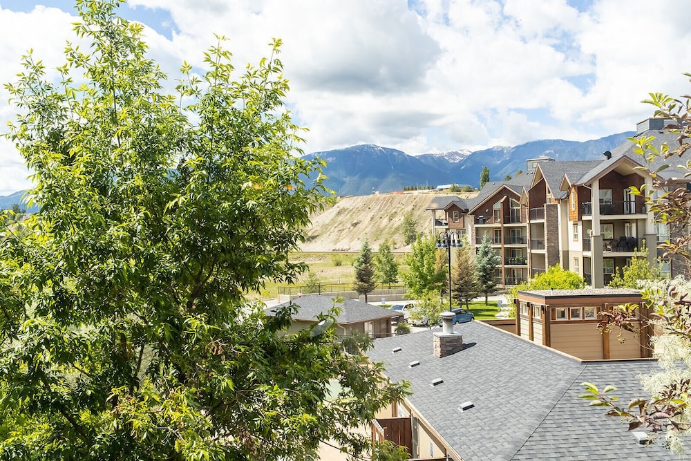 Hotel AMAZING 3Br Condo | Heated Pool & Hot Tub | Hm Theatre | Fire Table | Pool Table - Image 1