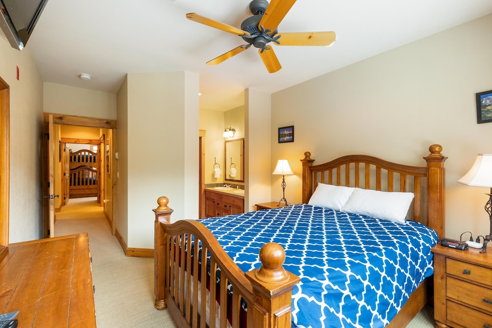 6516 Settlers Creek 2 Bedroom Condo by RedAwning view 2