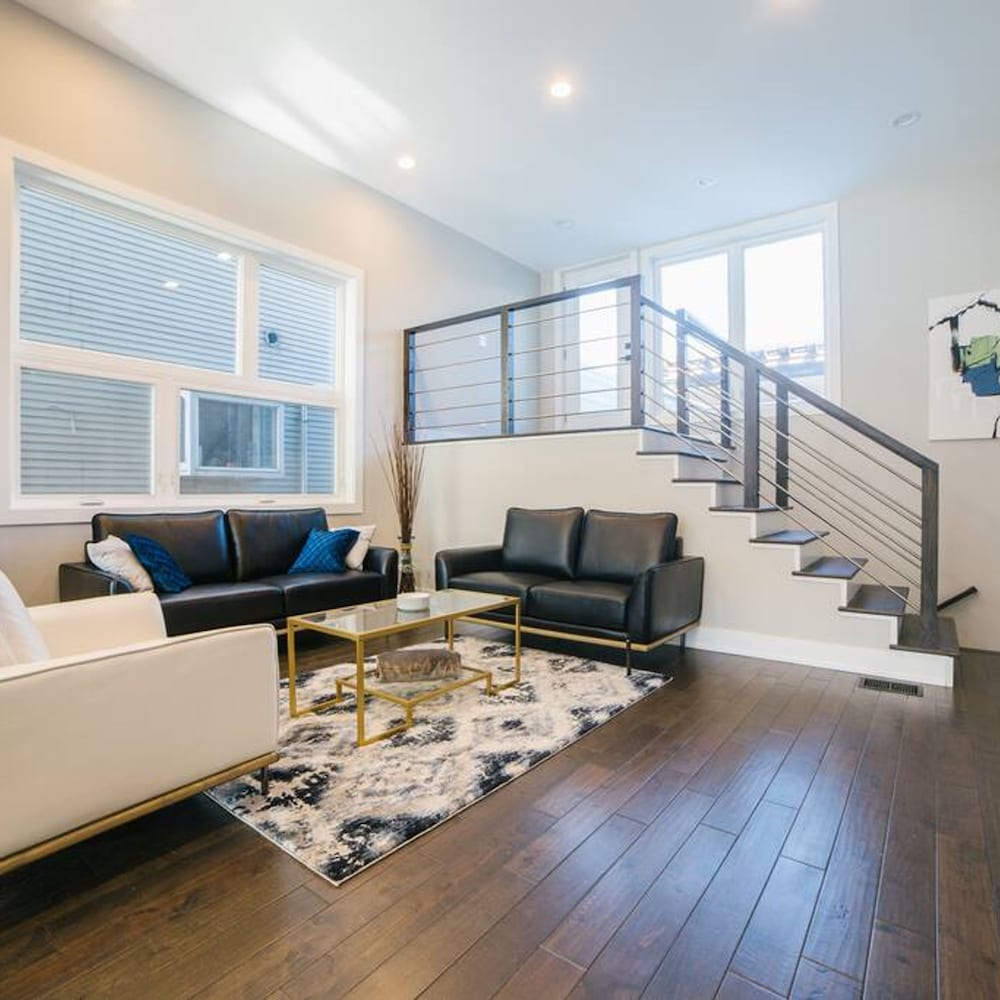 Magnificent NEW Home w 8 Beds Free Parking