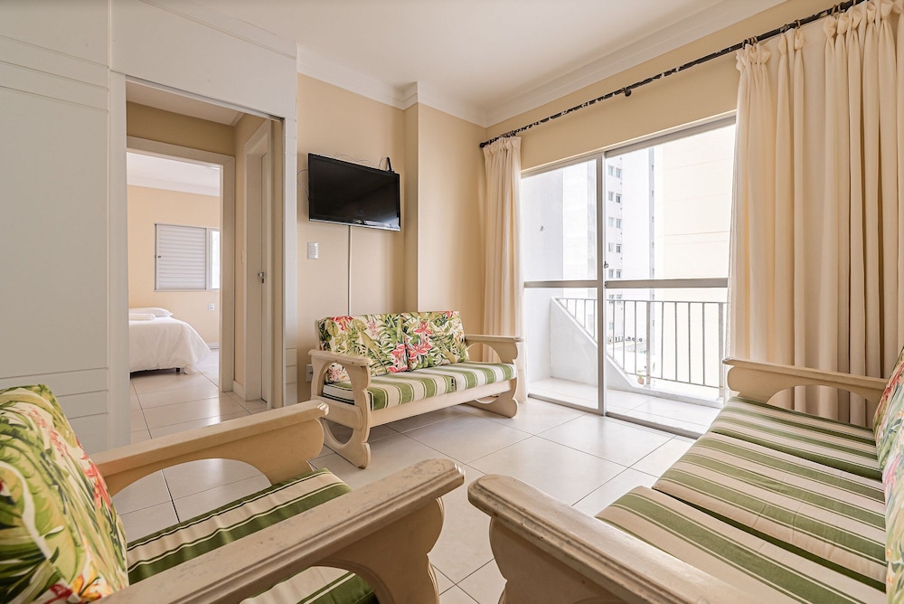 Sea View apt 130m From the Beach in BC Erg605