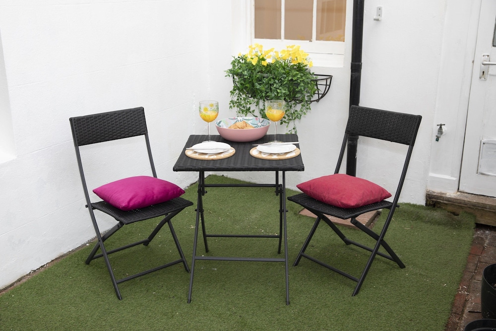 Powis Patio Retreat By My Getaways
