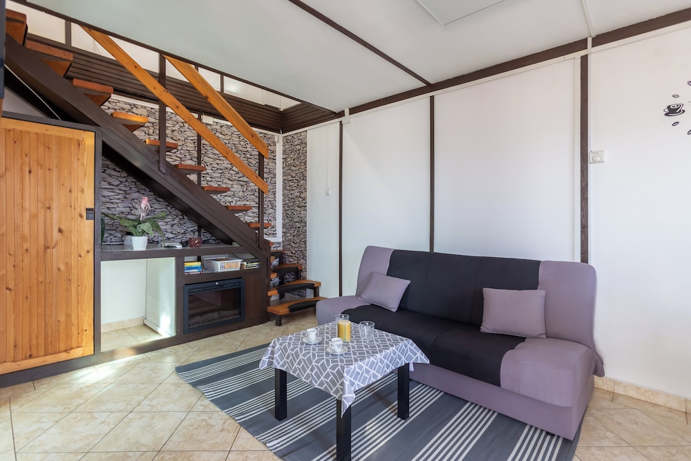 Karesz Holiday Home