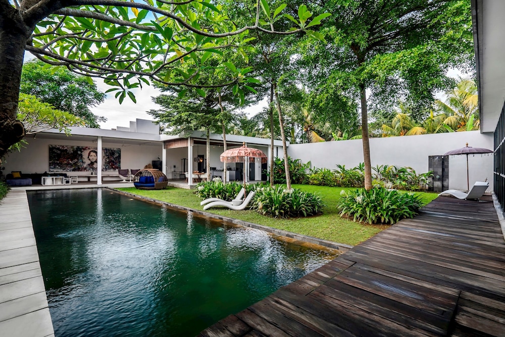 Loft Volcano by Alfred in Bali - Stylish 2 BR Loft w Pool Garden Ricefields View