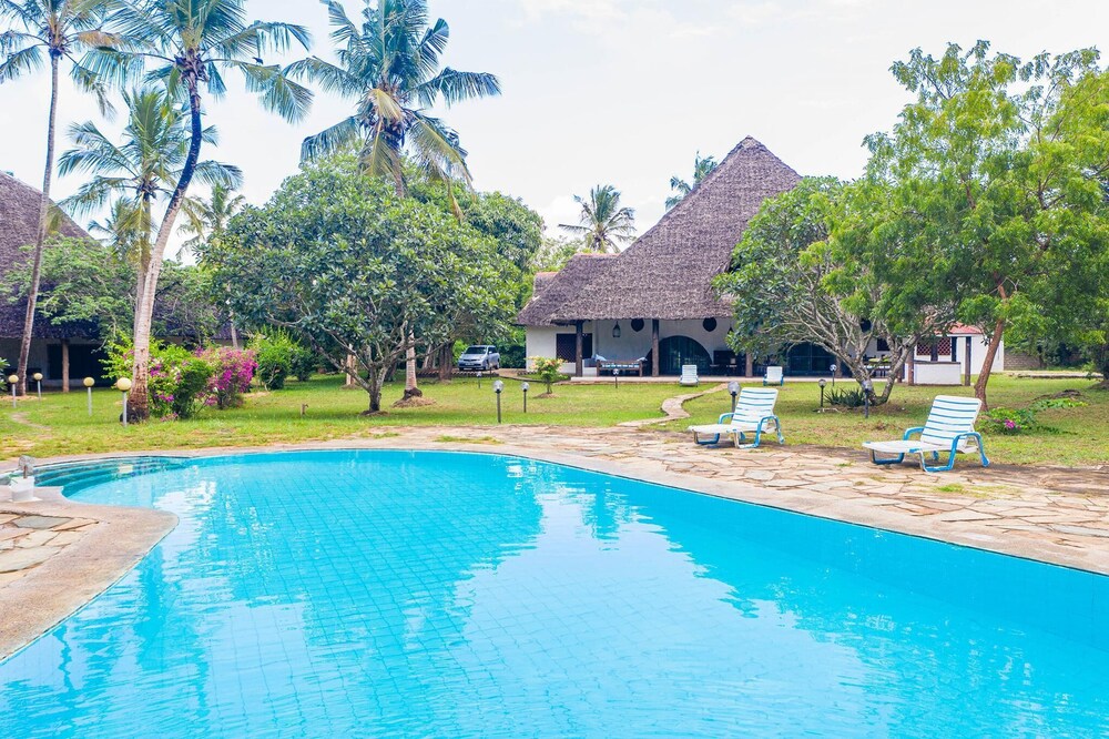 Lux Suites Kivulini  Cottages Diani