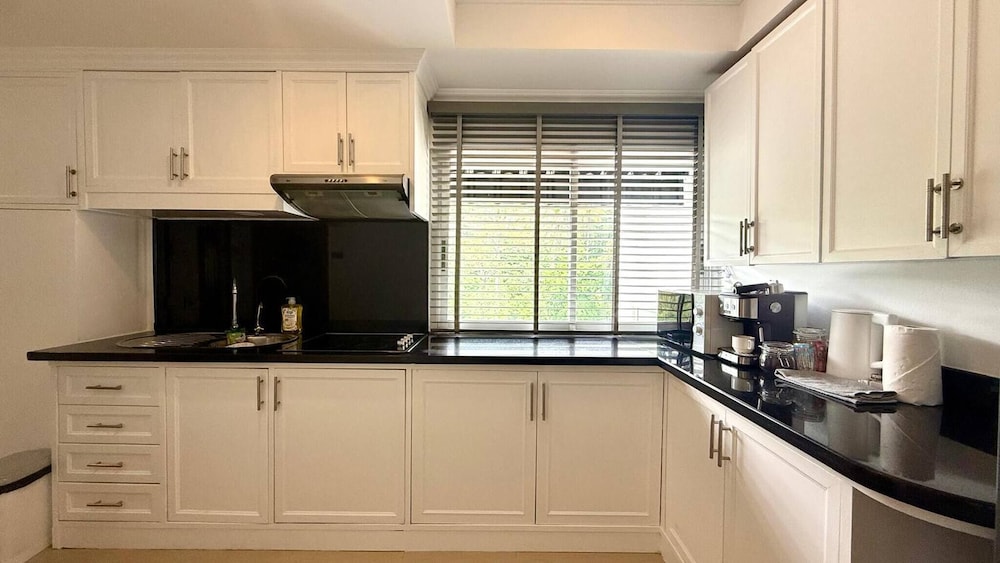 Palace - Spacious 1 Bedroom Condo With Shared Pool