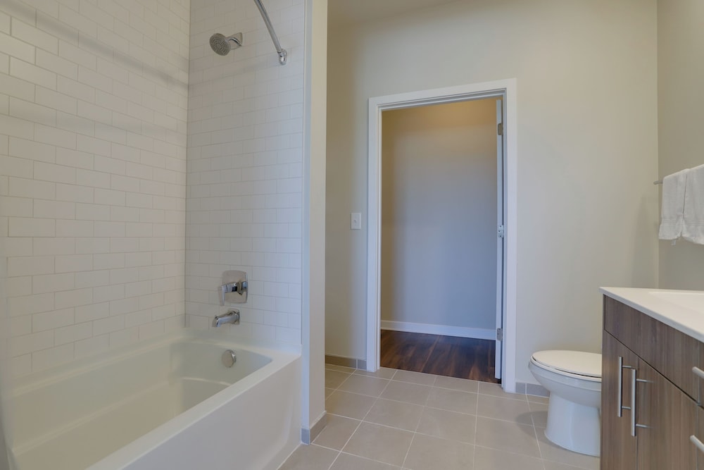 Spacious 2BR Apt with Den W Balcony