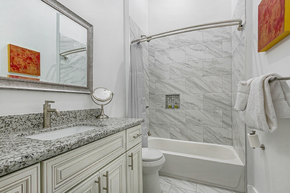 Spacious 5 Bedroom Near Magazine St & Uptown, photo 22
