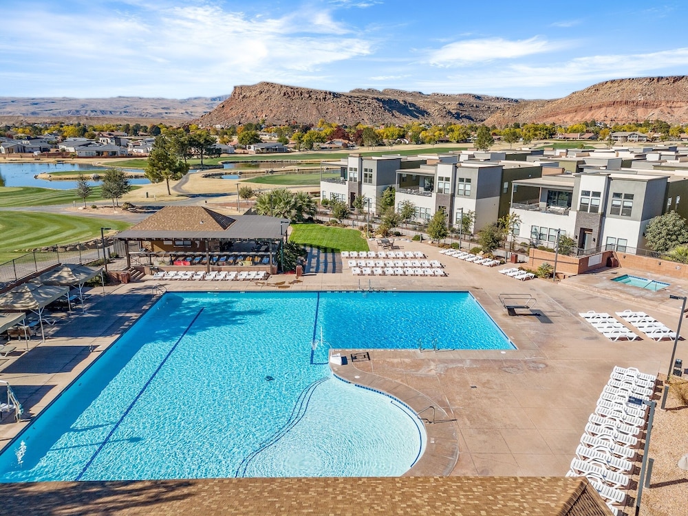 Villa #20 At Bloomington Country Club 3 Bedroom Condo